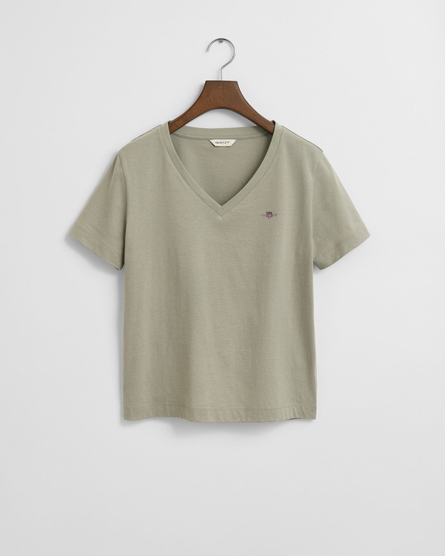 Camiseta Shield con cuello de pico