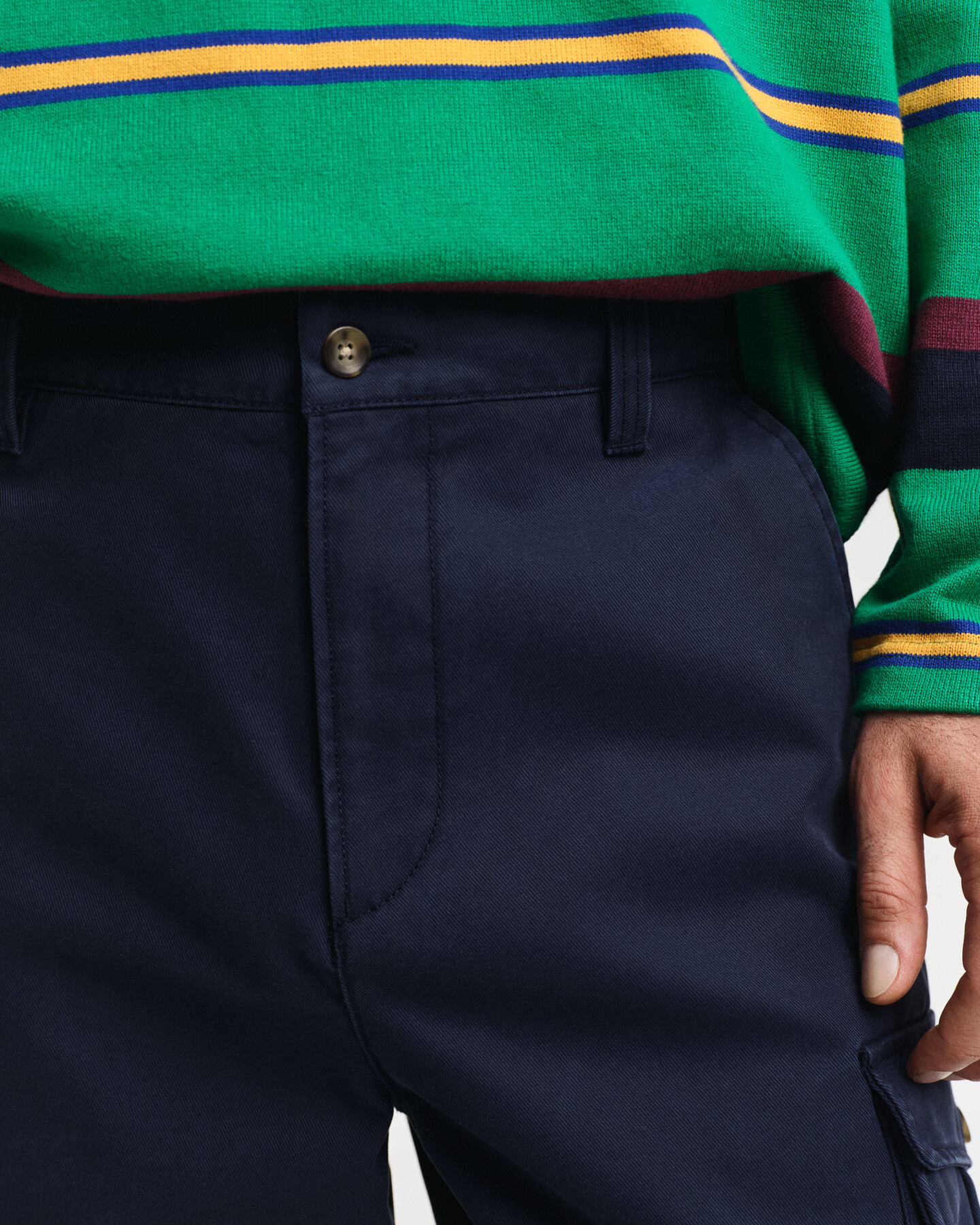 Pantalones cargo Regular Fit de sarga de algod&oacute;n