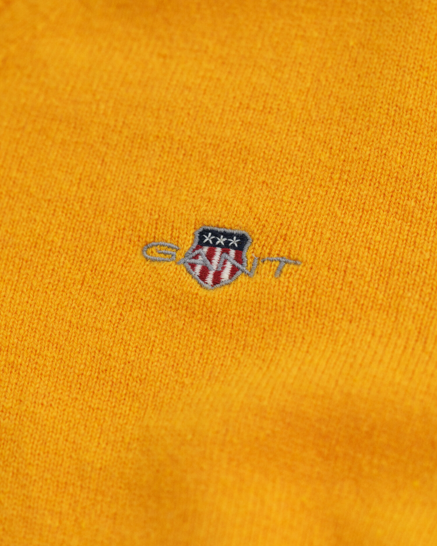 Jersey de cuello de pico en lana de oveja muy fina