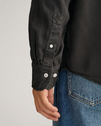 Camisa Relaxed Fit de lyocell te&ntilde;ida en prenda