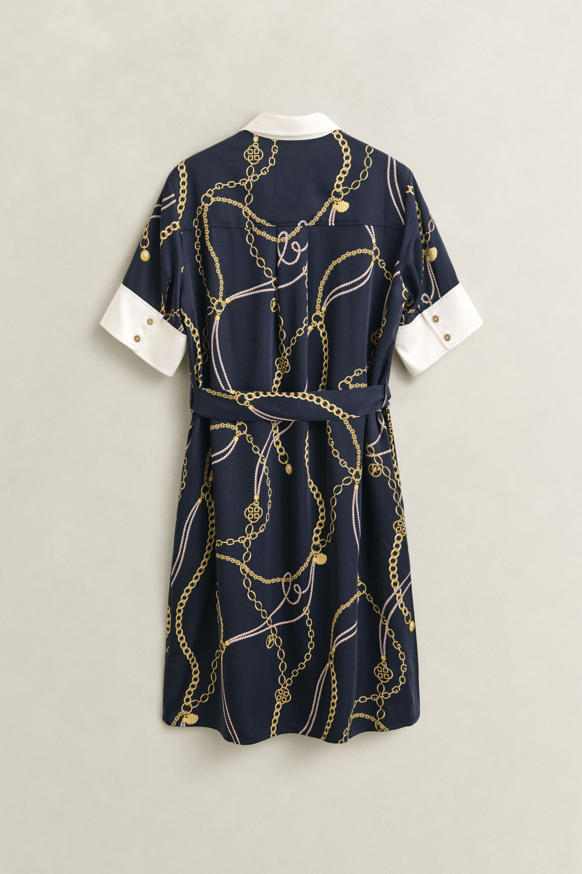 Vestido camisero en contraste