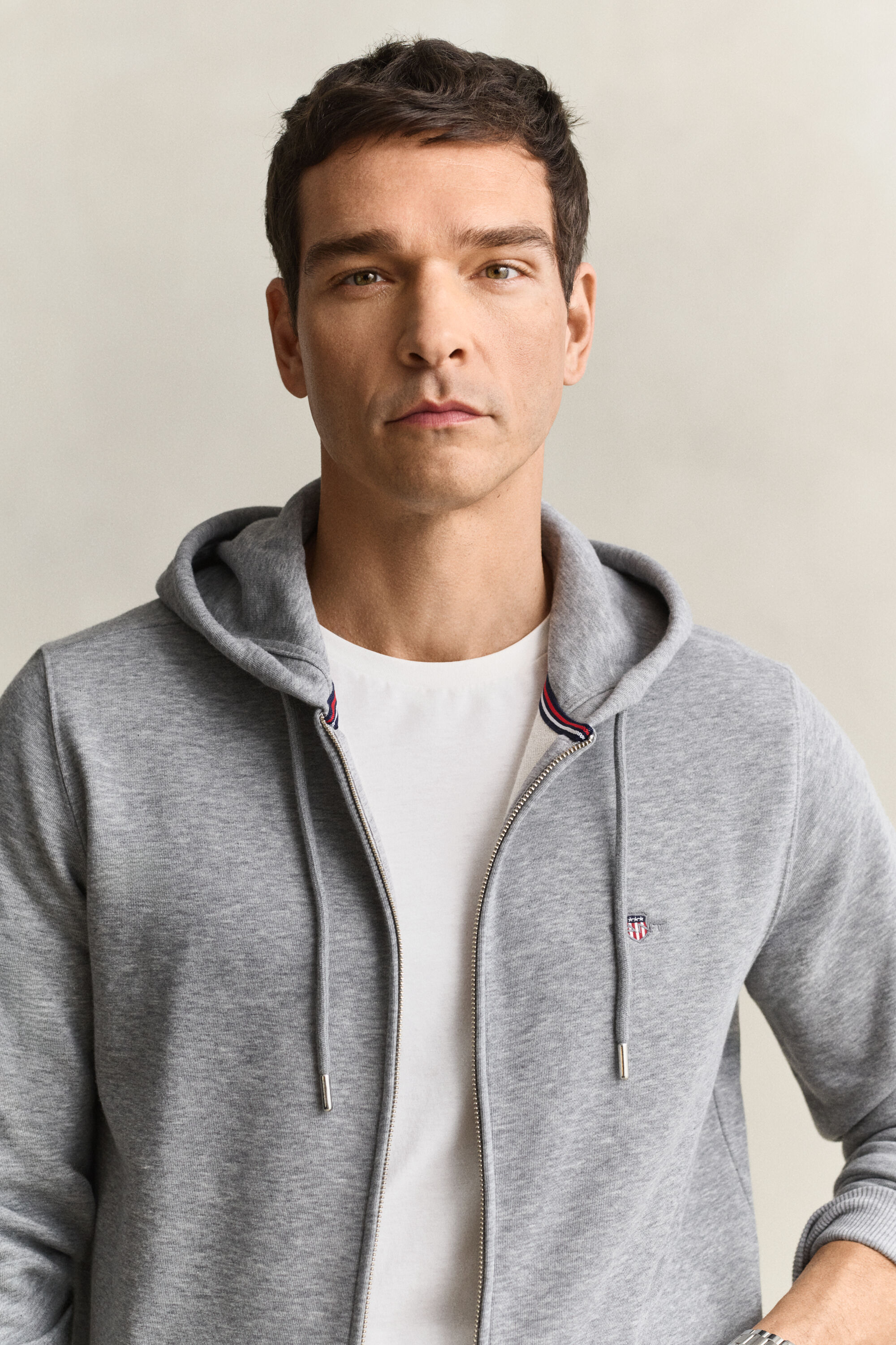 Sudadera con capucha y cremallera Shield