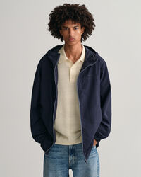 Chaqueta ligera con capucha