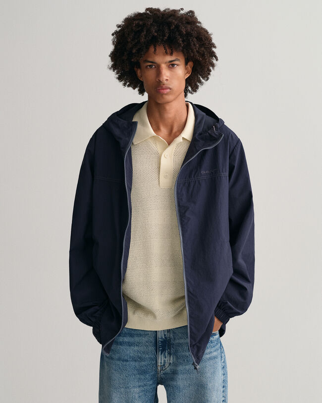 Chaqueta ligera con capucha