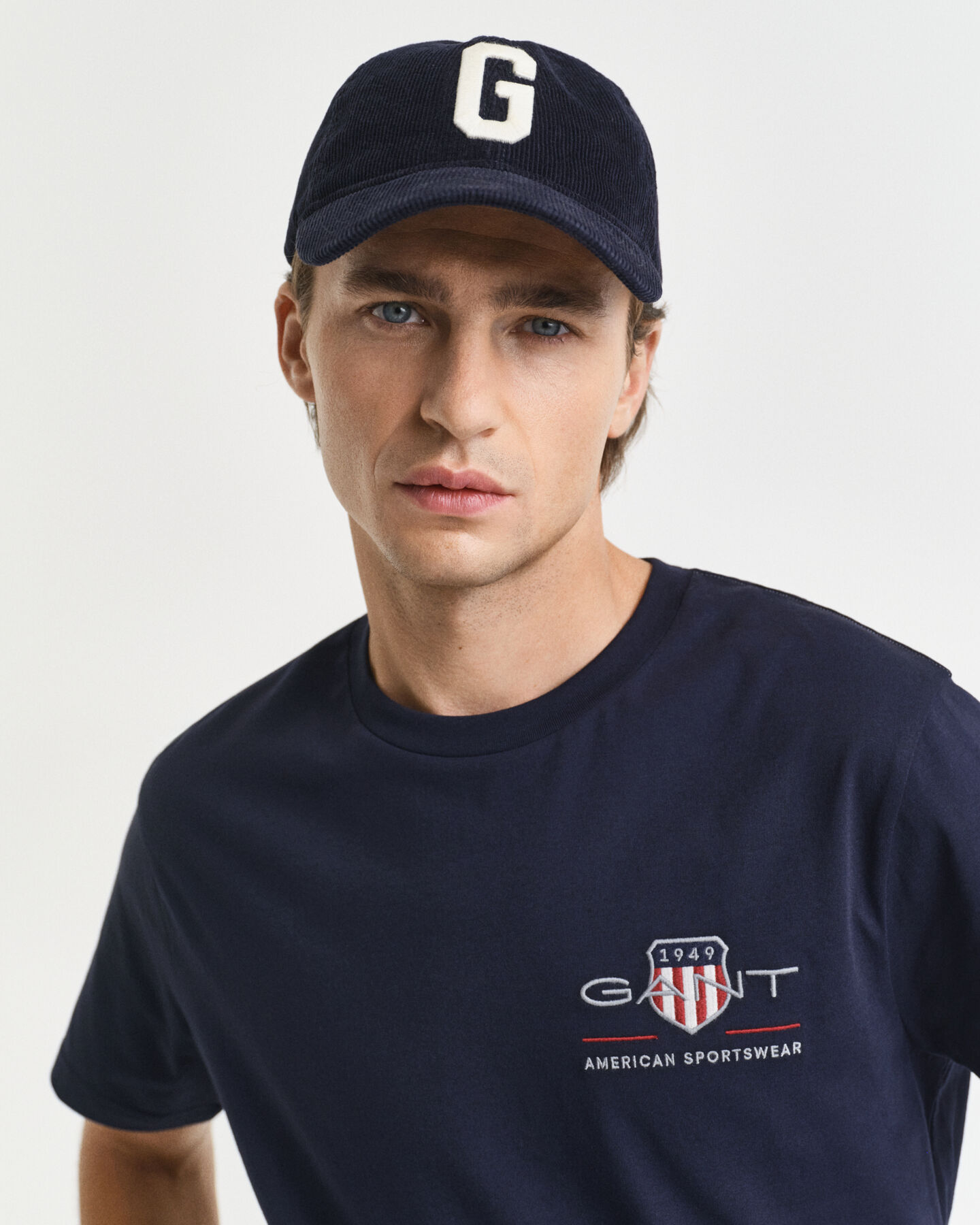 Camiseta bordada Archive Shield