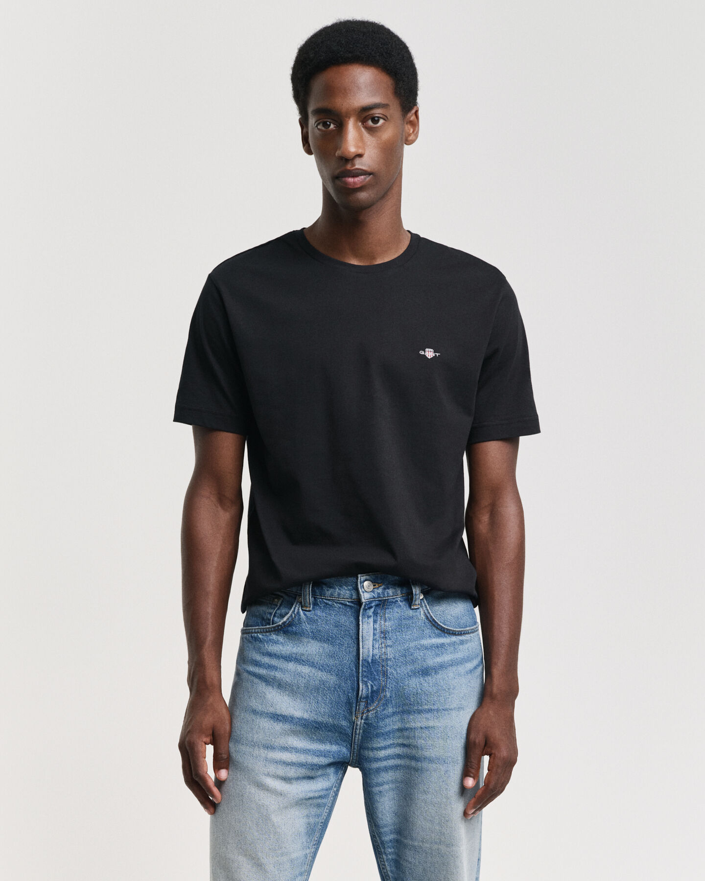 Camiseta Seasonal Essential con bordado Archive Shield