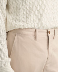 Pantalones chinos Regular Fit de sarga Allister