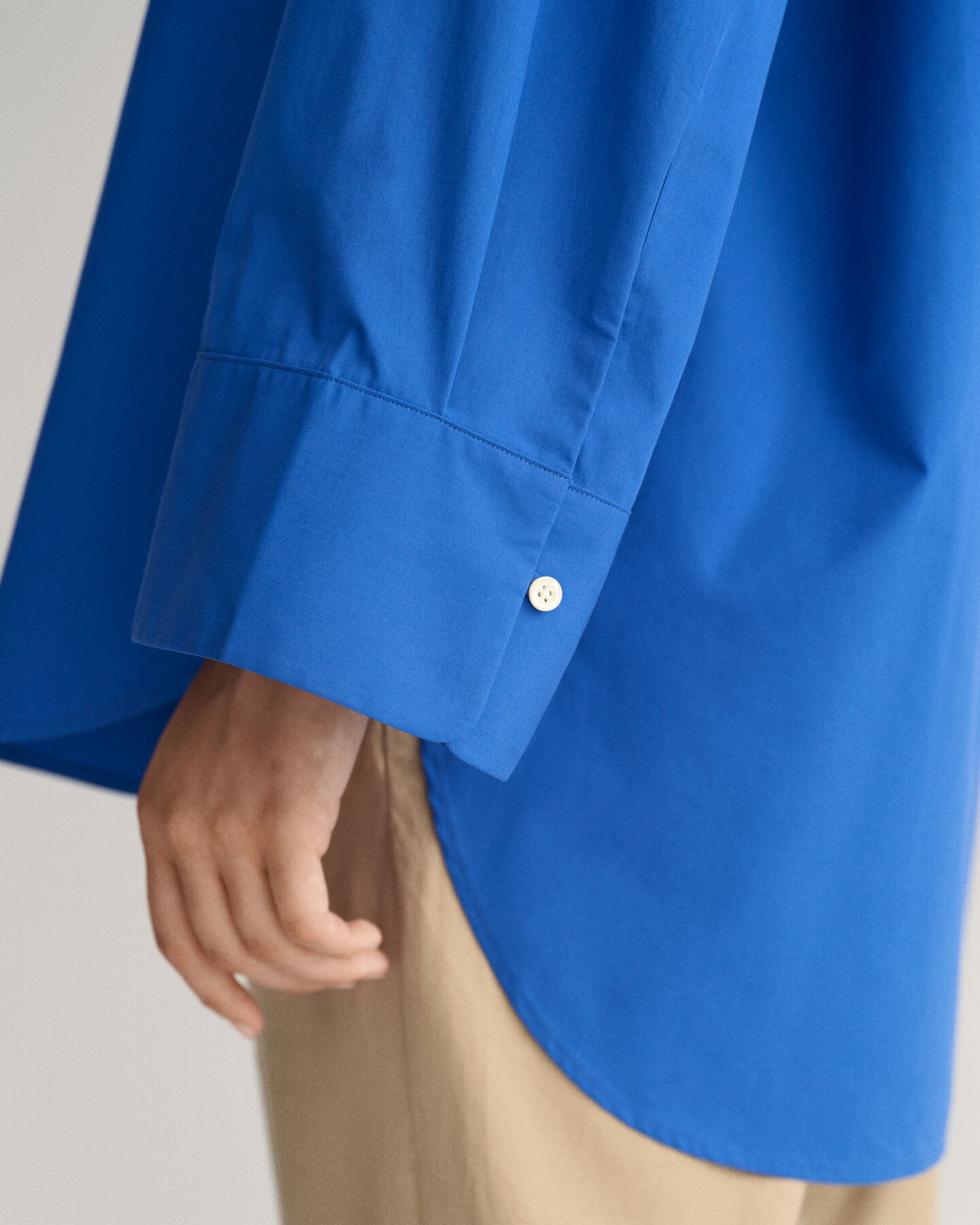 Camisa extragrande con pu&ntilde;os anchos