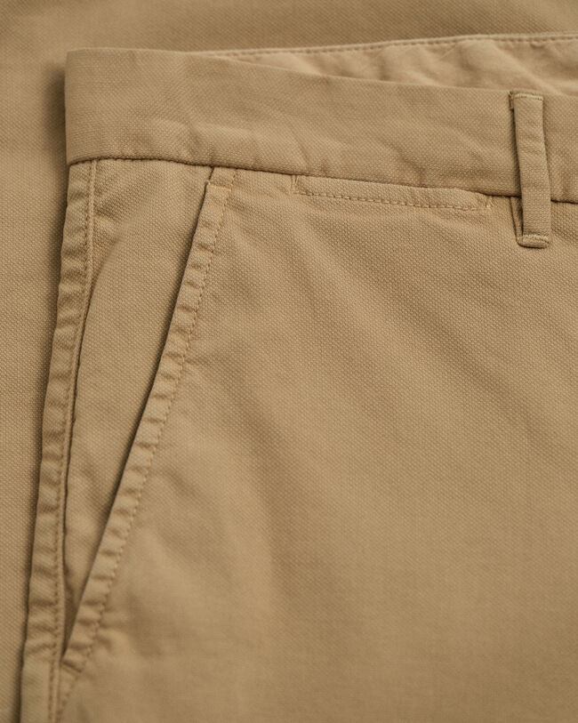 Pantalones chinos estructurados Slim Fit con textura labrada
