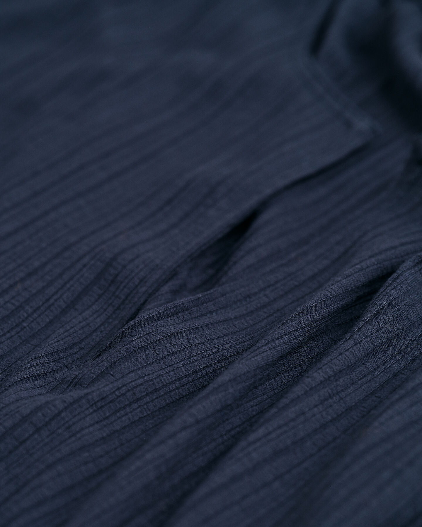 Vestido sin mangas con detalle en el cuello