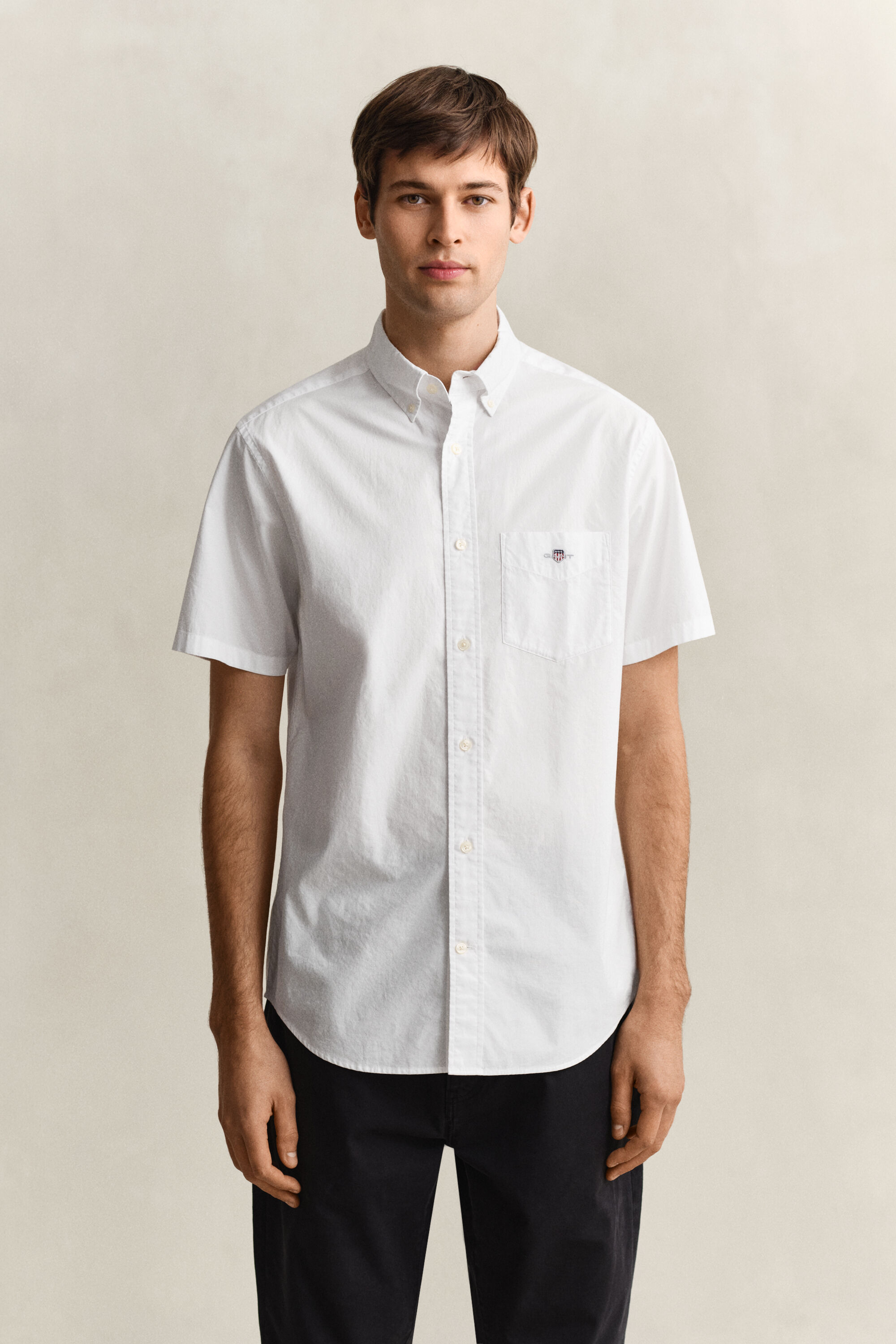 Camisa clásica de manga corta en popelina