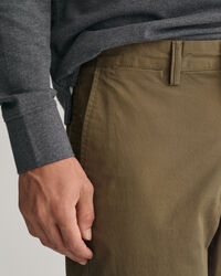 Pantalones chinos de sarga