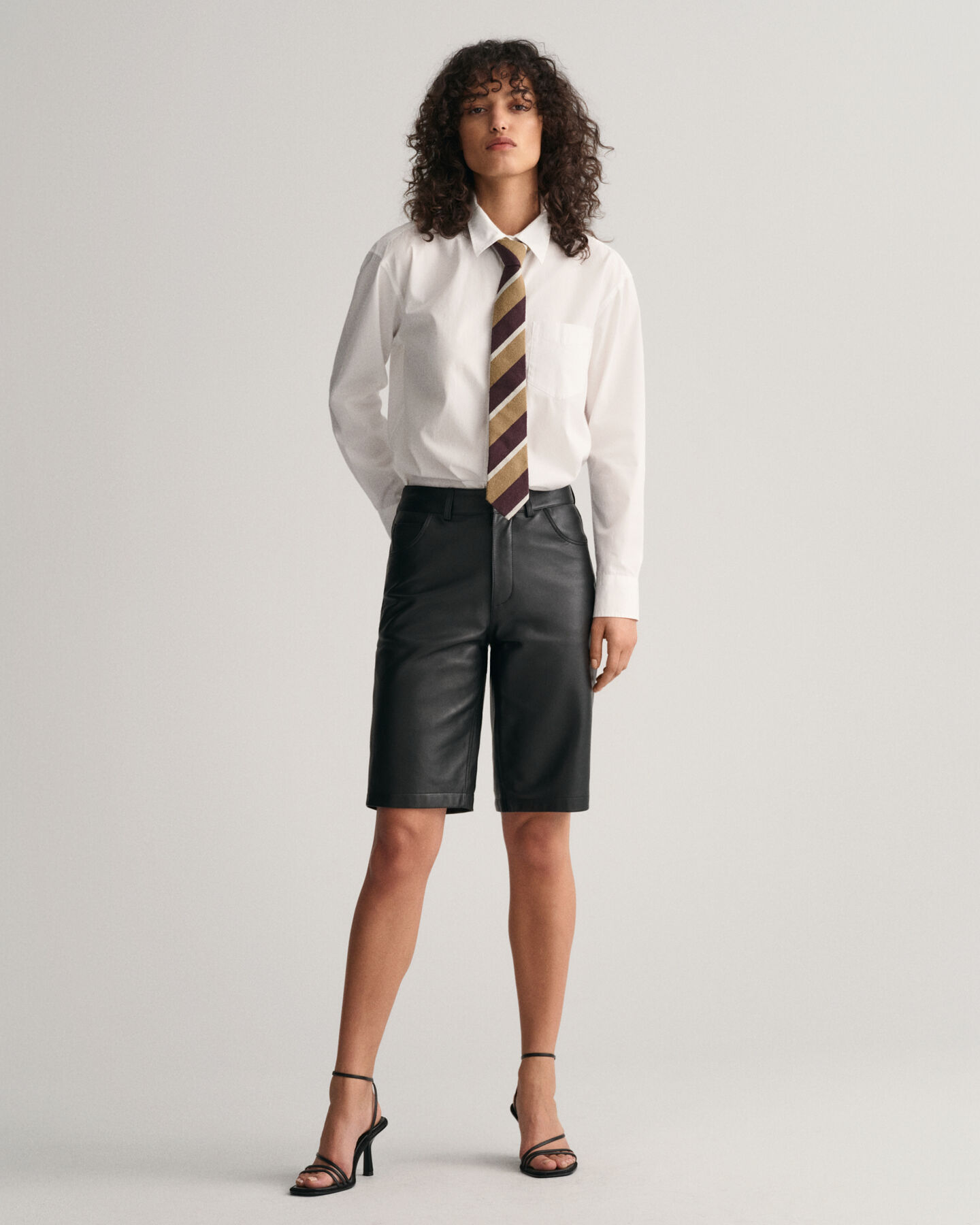 Pantalones cortos de piel con pernera recta