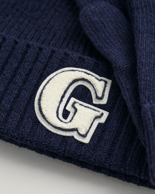 Set de regalo con gorro y guantes con insignia G