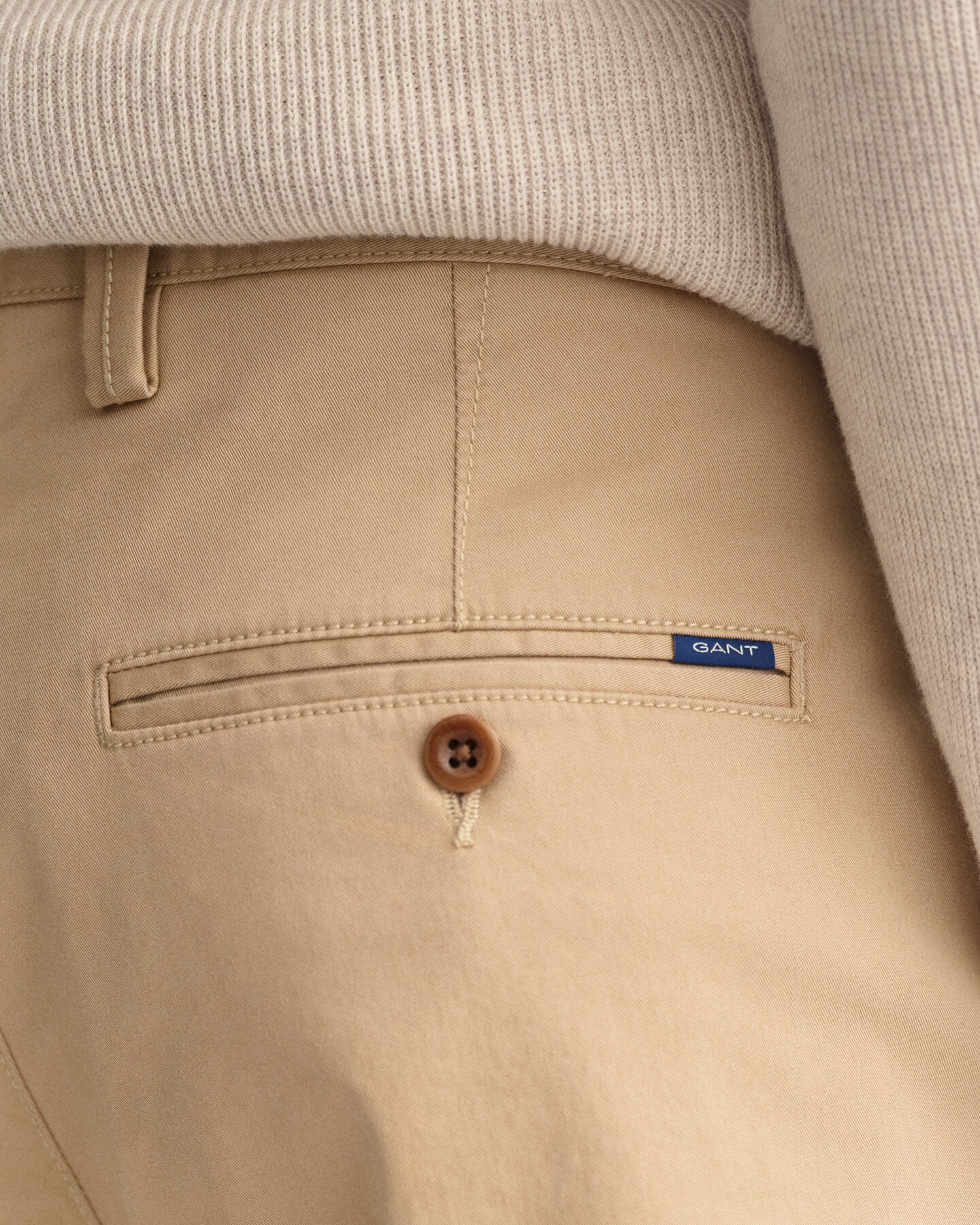 Pantalones chinos Regular Fit de sarga Allister