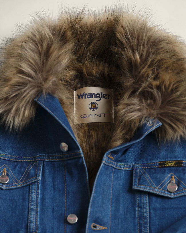 Cazadora vaquera Wrangler x GANT con pelo sintético