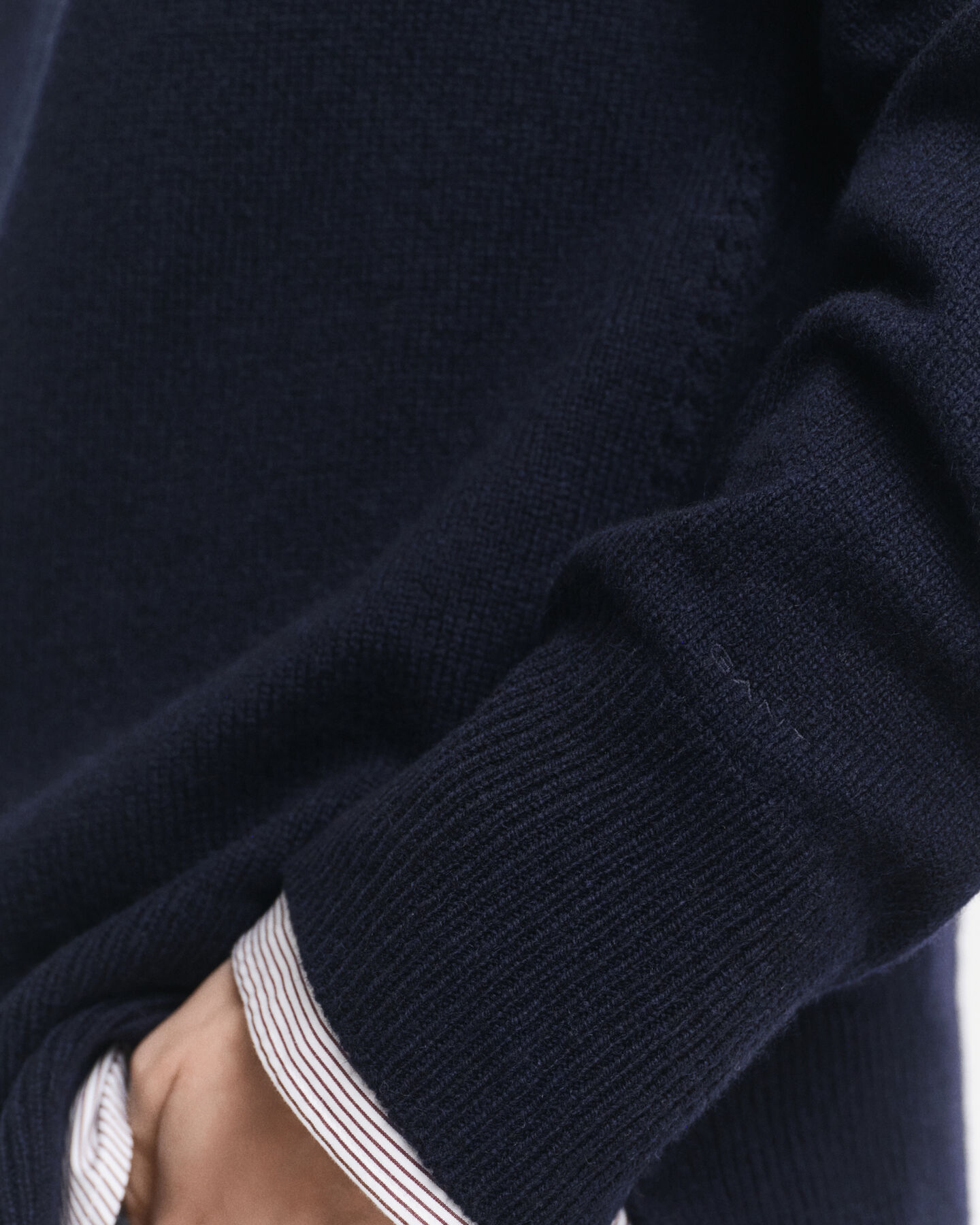 Jersey de cuello redondo en una suave mezcla de lana y cachemir