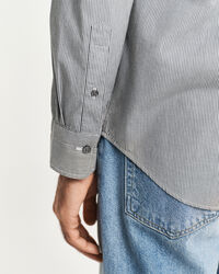 Camisa Regular Fit clásica de popelina a rayas finas