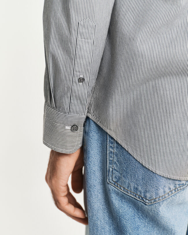 Camisa Regular Fit clásica de popelina a rayas finas