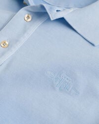 Polo de piqu&eacute; con efecto te&ntilde;ido con espray