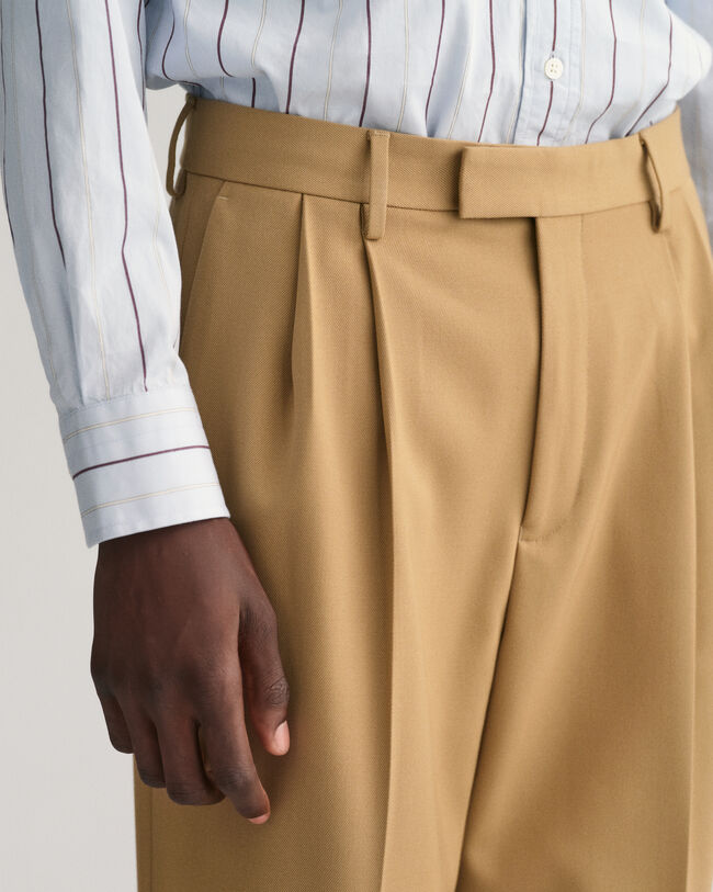 Pantalones de pinzas con pernera ancha