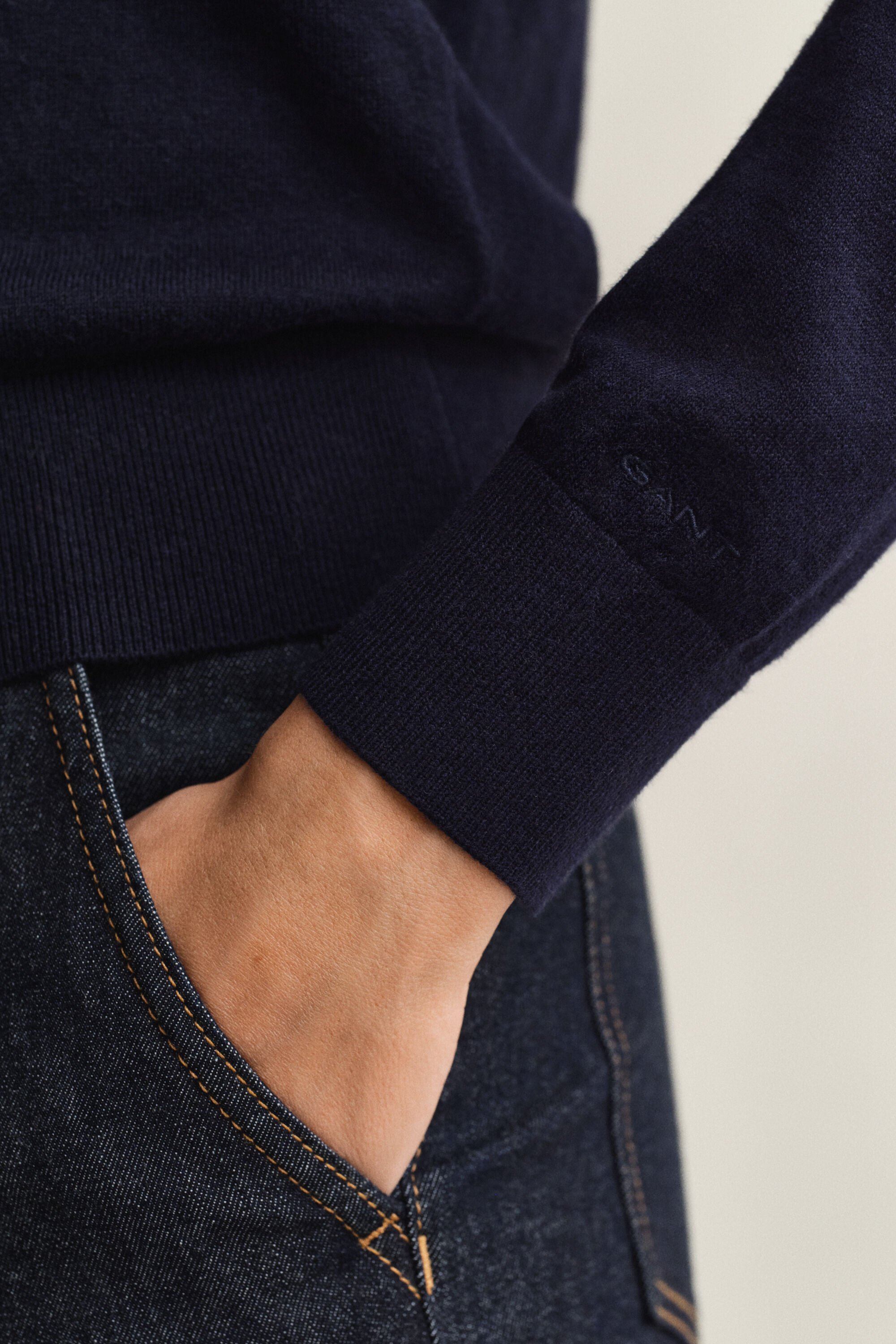 Cárdigan de punto ligero con cuello redondo