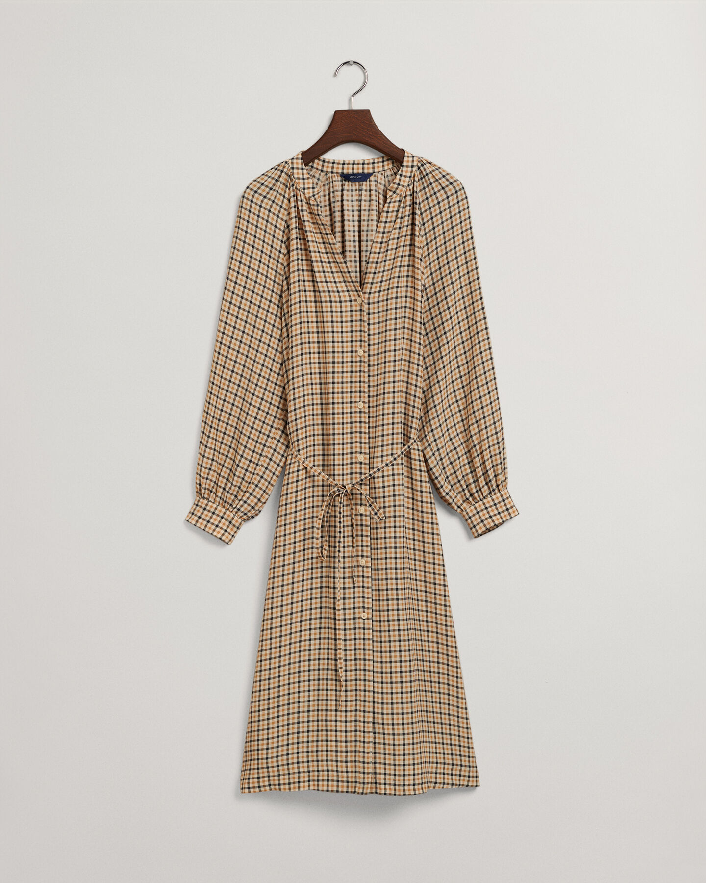 Vestido camisero a cuadros con cuello recto