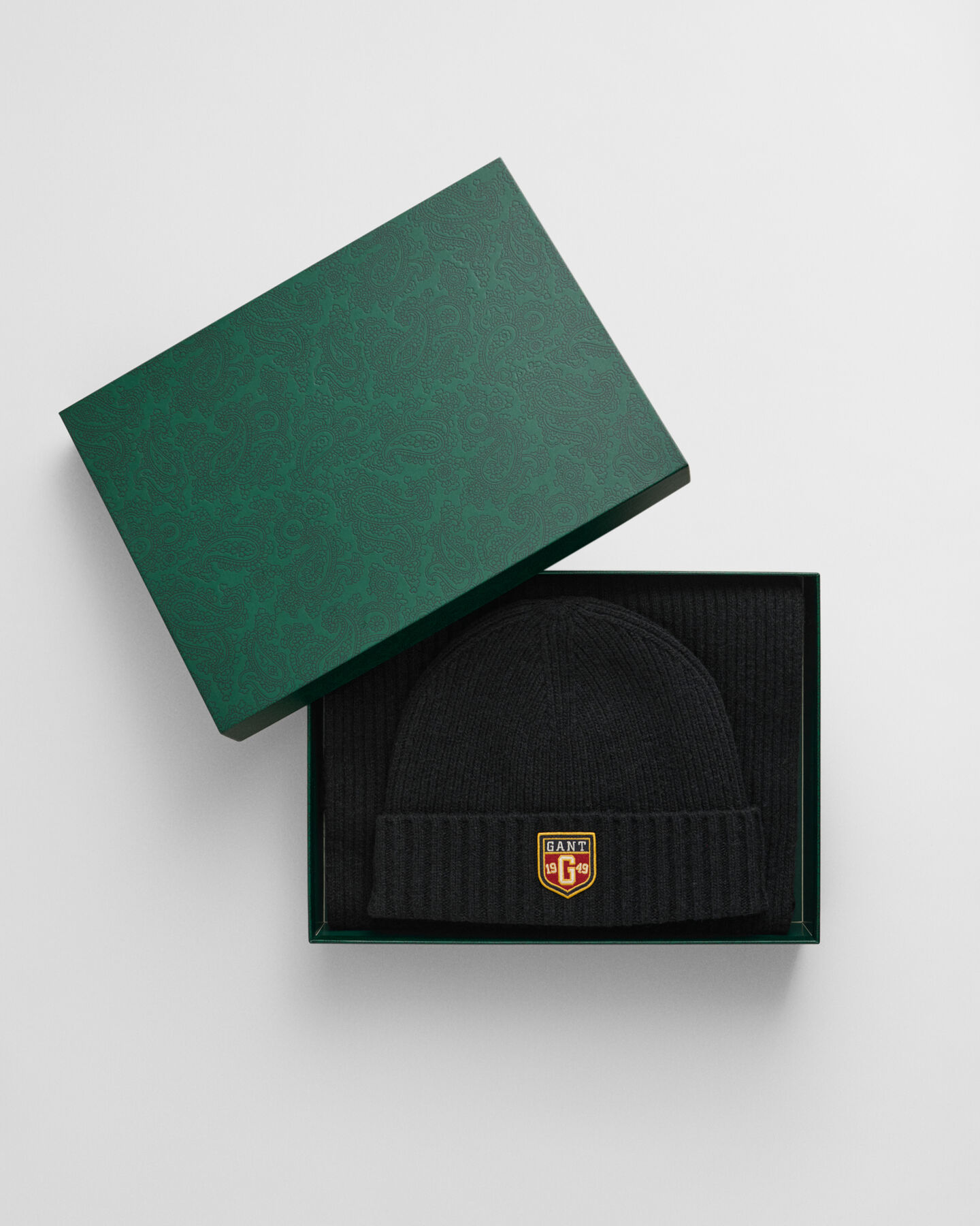 Set de regalo de gorro y bufanda de lana con insignia