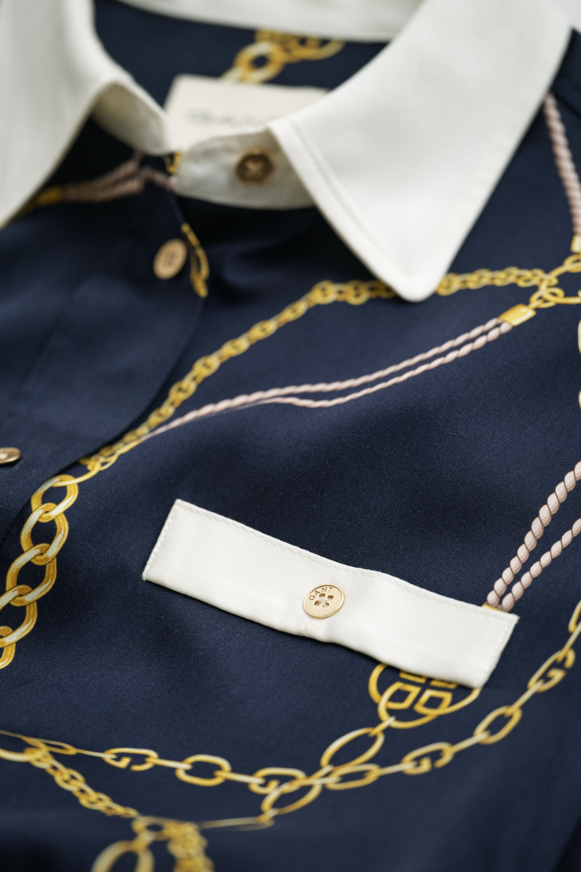 Vestido camisero en contraste