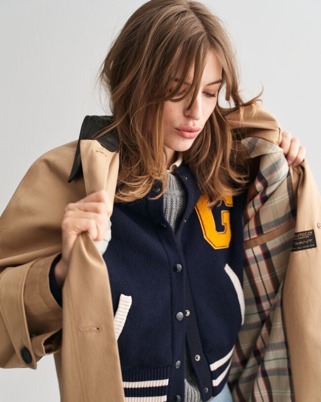 Gabán con cuello de piel