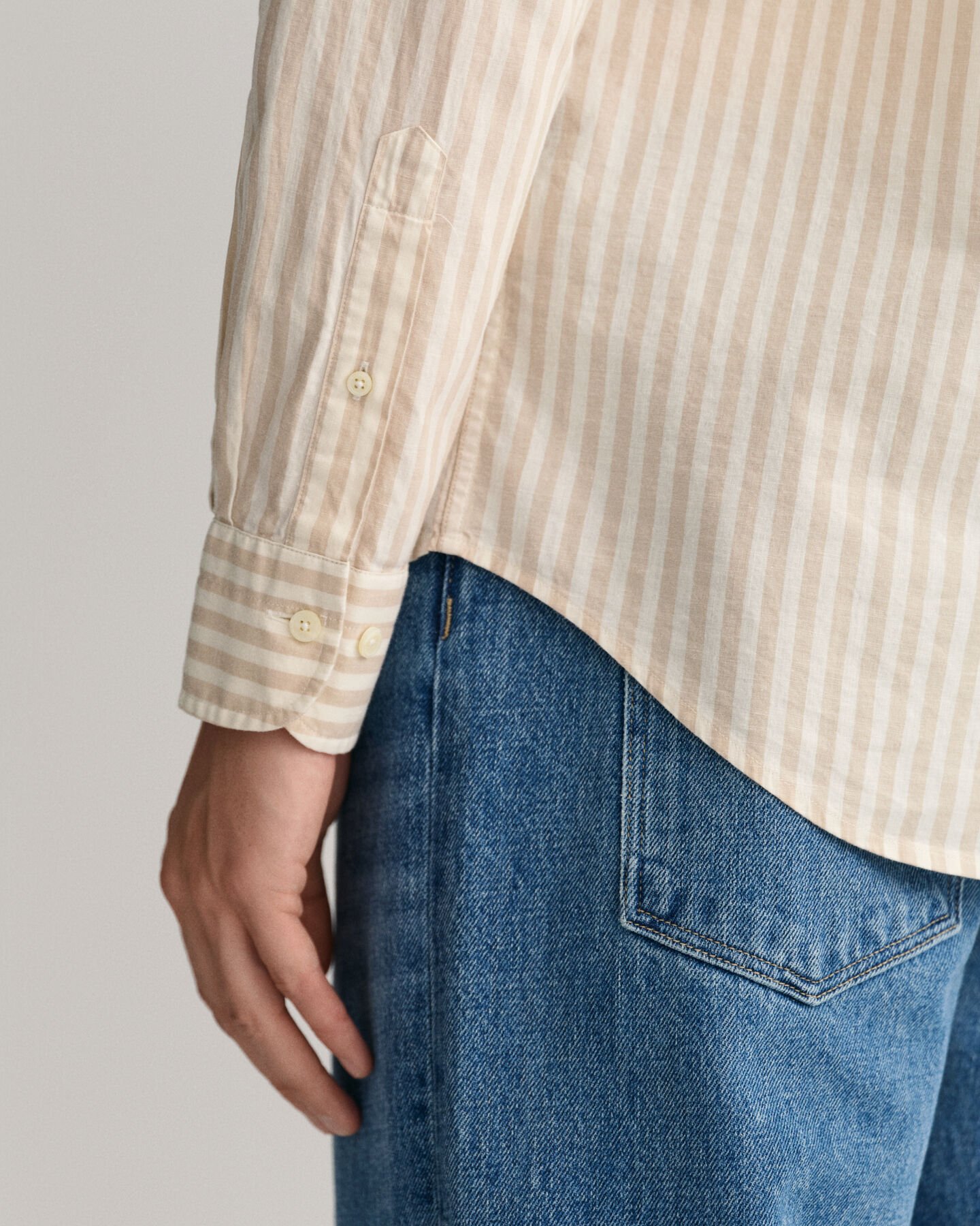 Camisa Regular Fit de lino y algodón a rayas