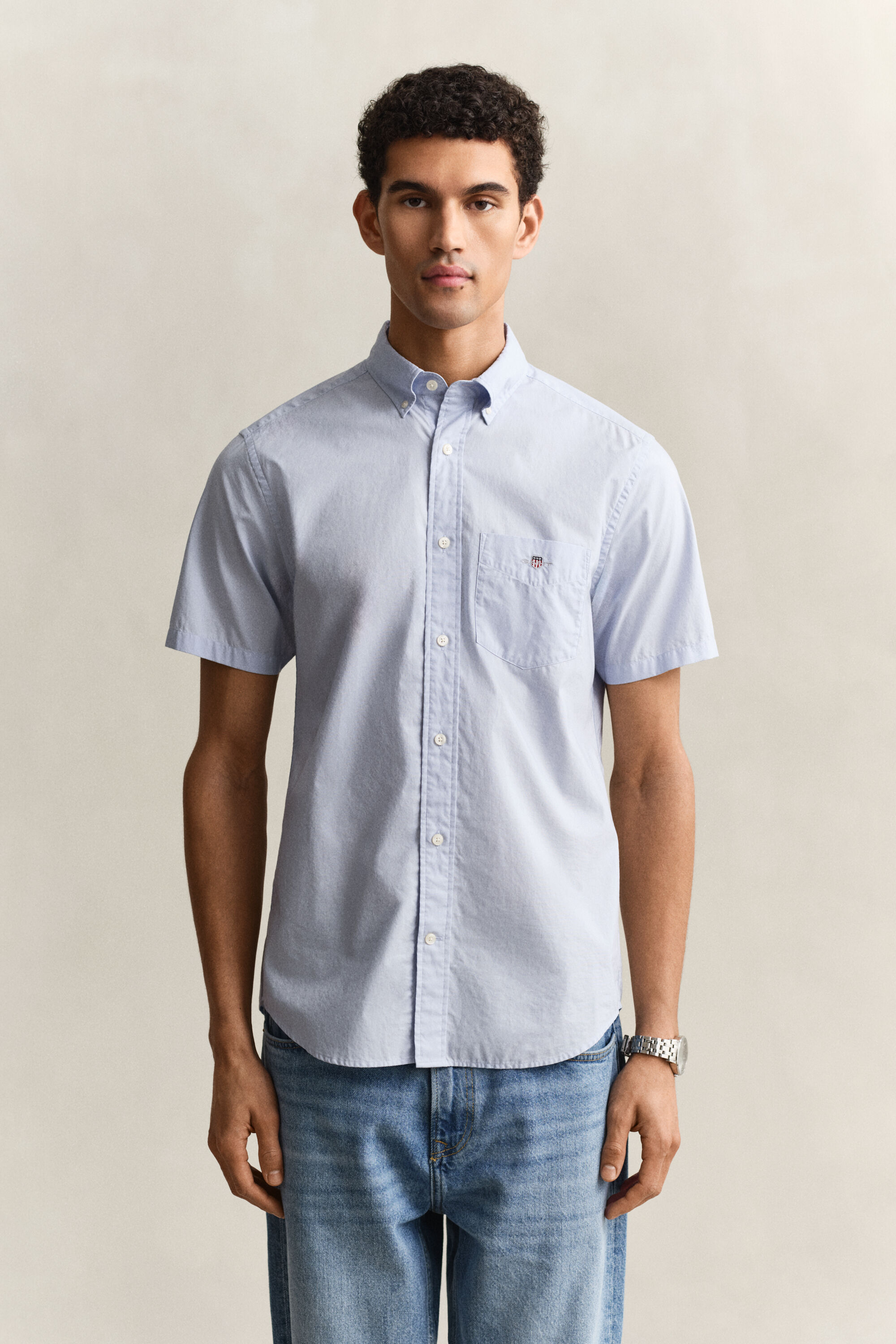 Camisa clásica de manga corta en popelina