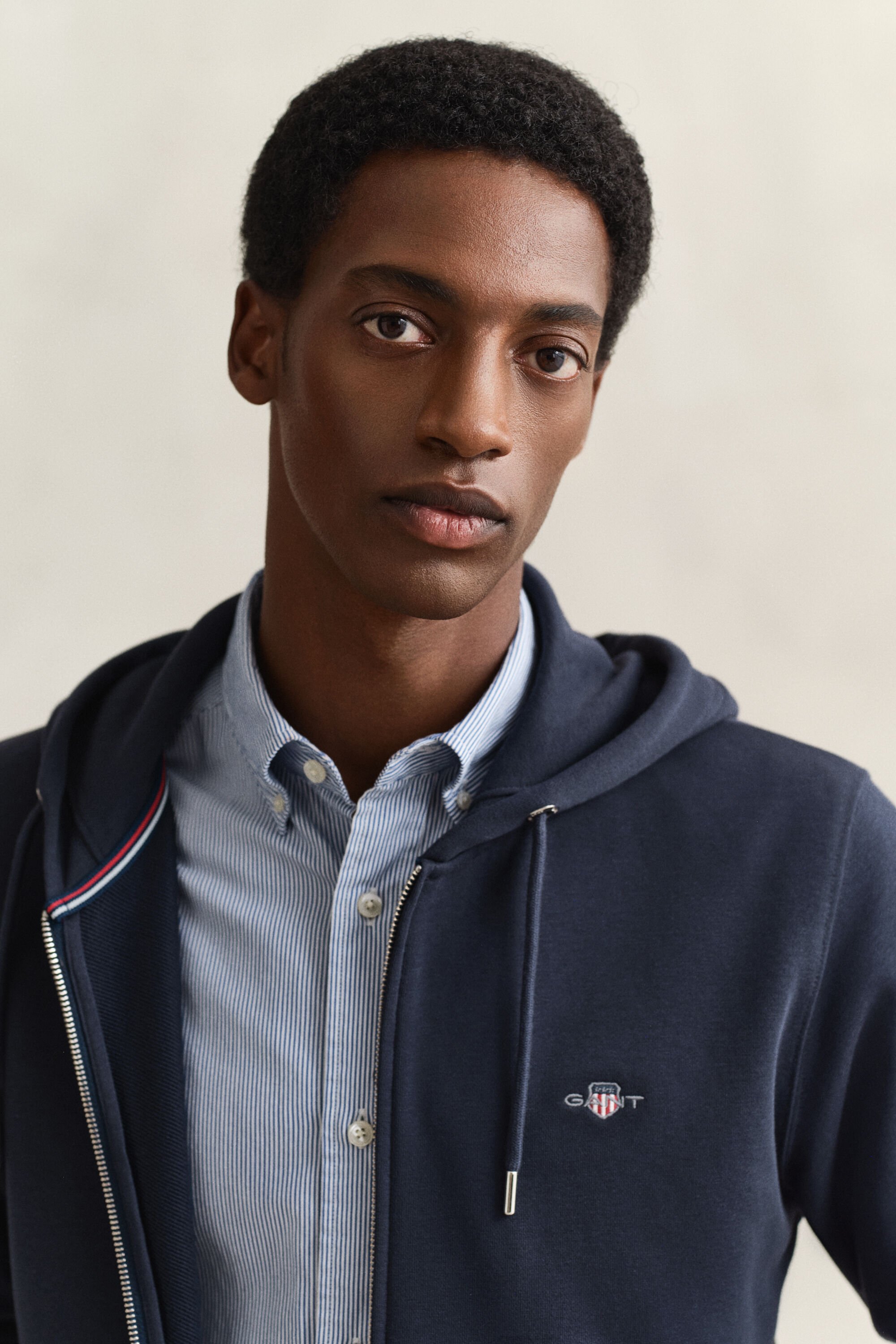 Sudadera con capucha y cremallera Shield