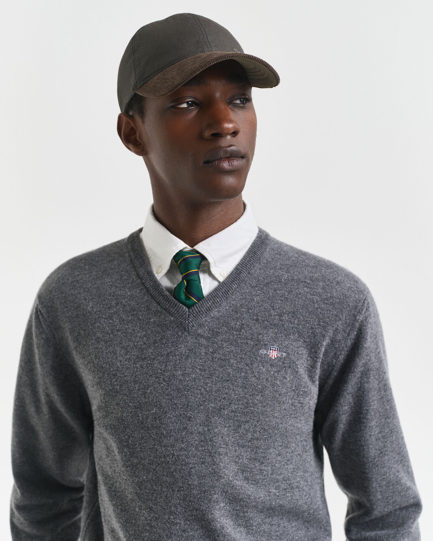 Jersey de cuello de pico en lana de oveja muy fina