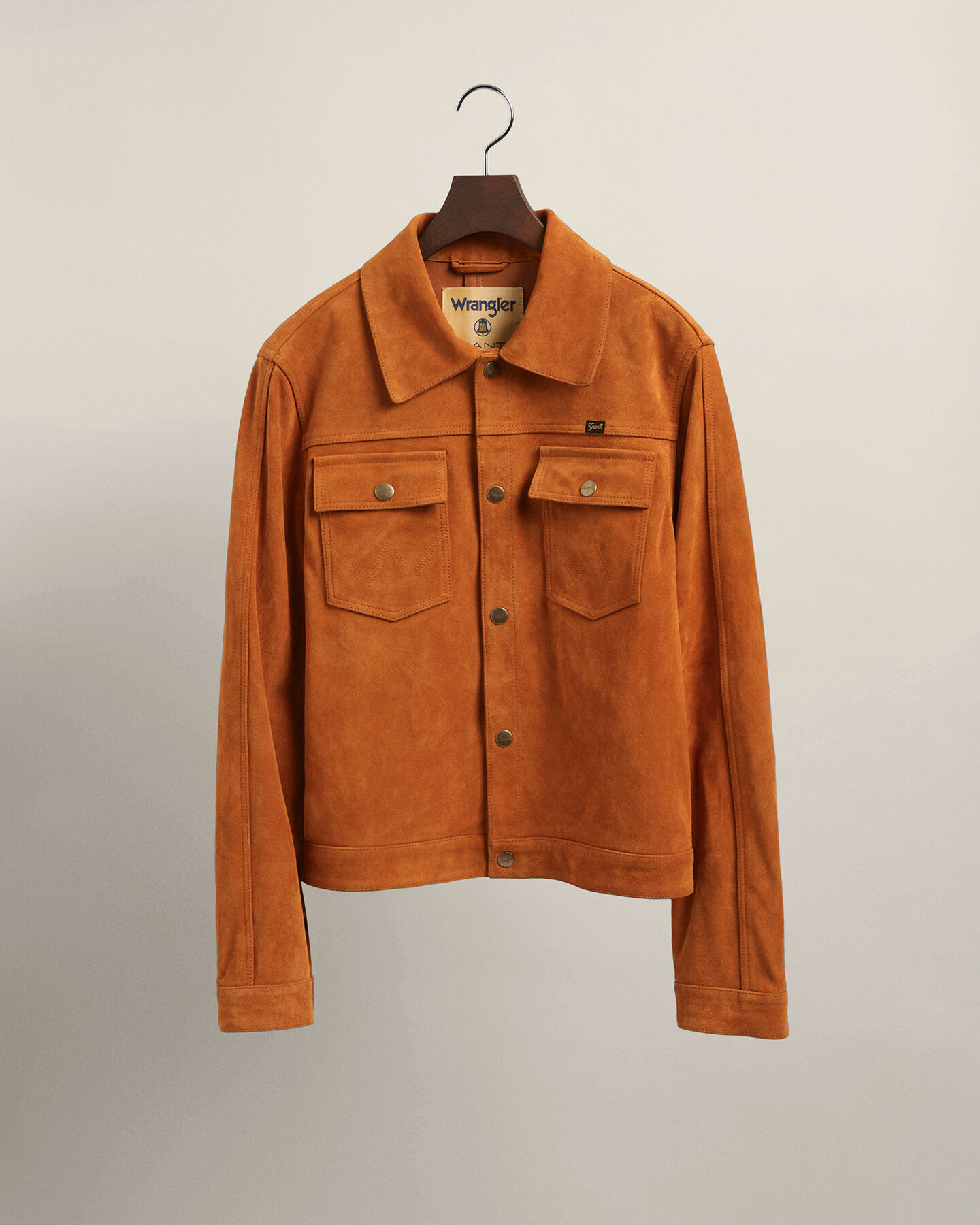Cazadora de ante Wrangler x GANT