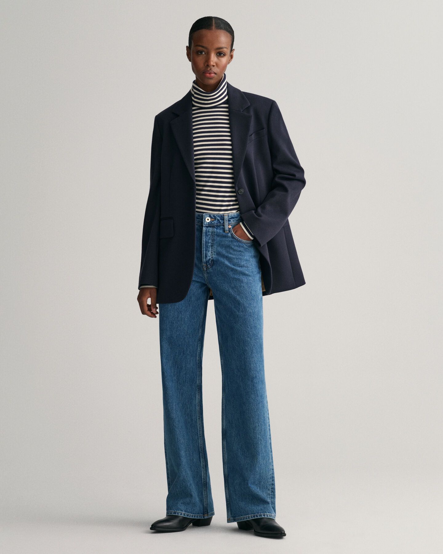 Camiseta acanalada de rayas con cuello de cisne y manga larga