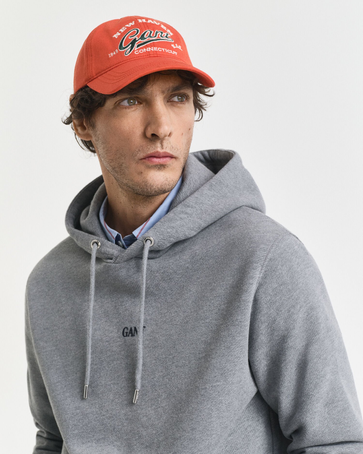 Sudadera con capucha y diseño de pequeñas dimensiones