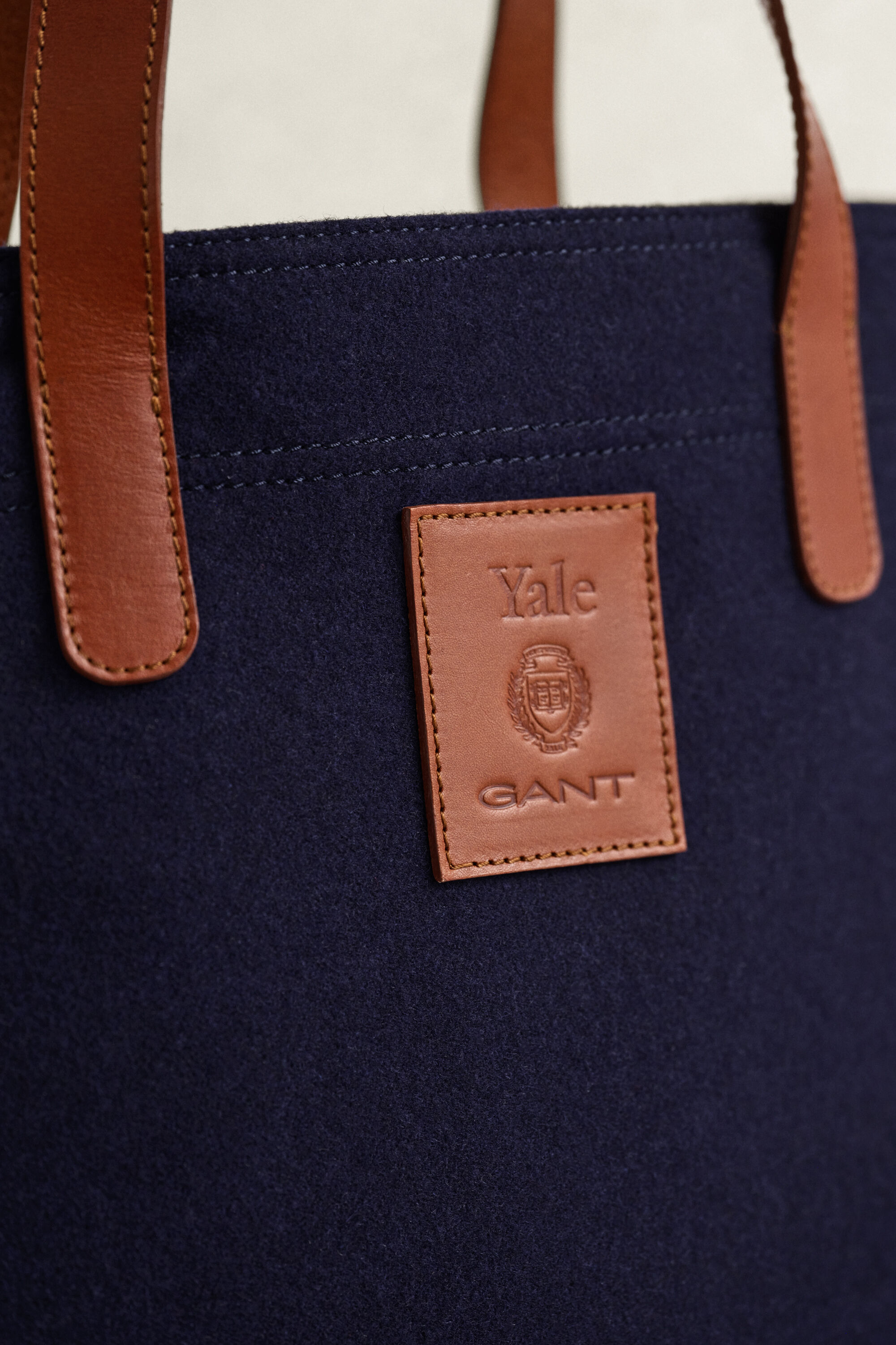 Bolso tote de lana melton Gant x Yale