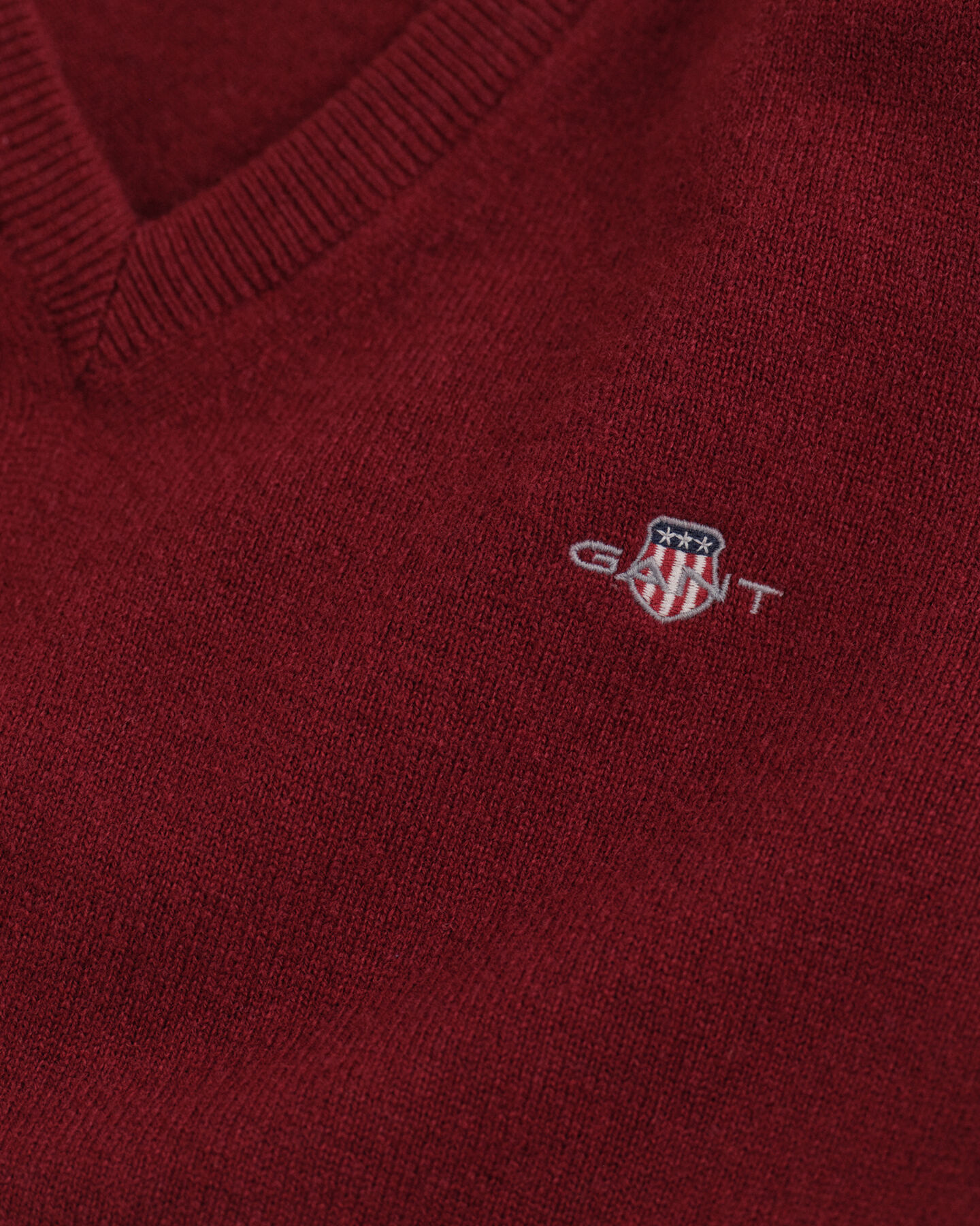 Jersey de cuello de pico en lana de oveja muy fina