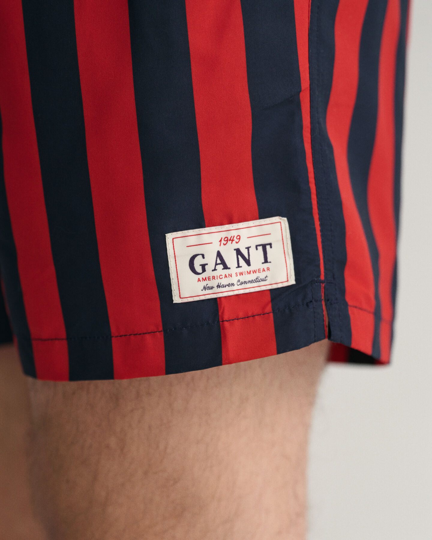 Ba&ntilde;ador Classic Fit con rayas en bloque