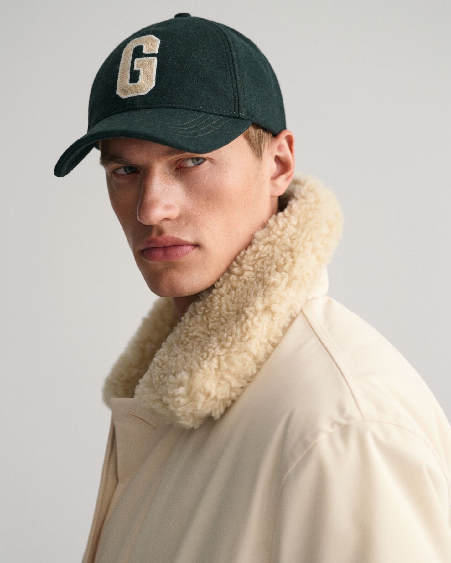 Abrigo funcional y grueso de invierno