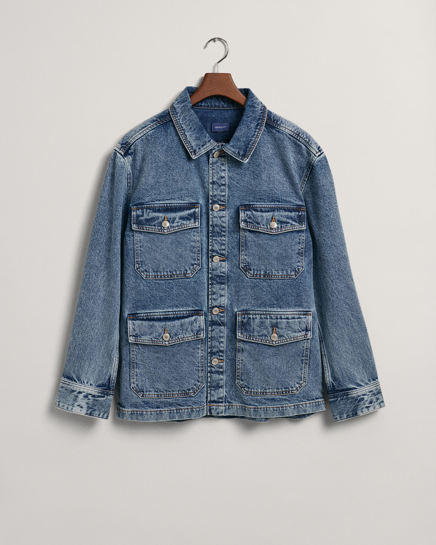 Sobrecamisa vaquera te&ntilde;ida en prenda