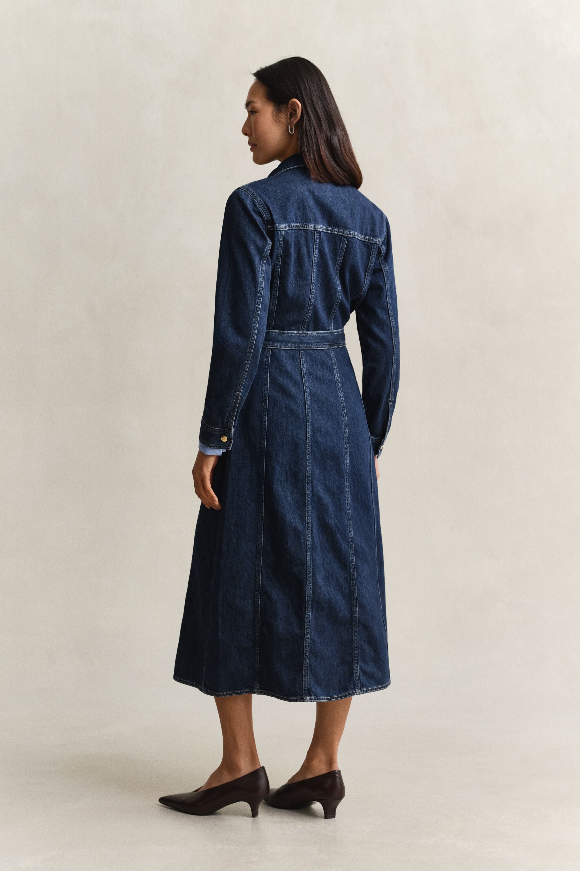 Vestido vaquero midi con cinturón