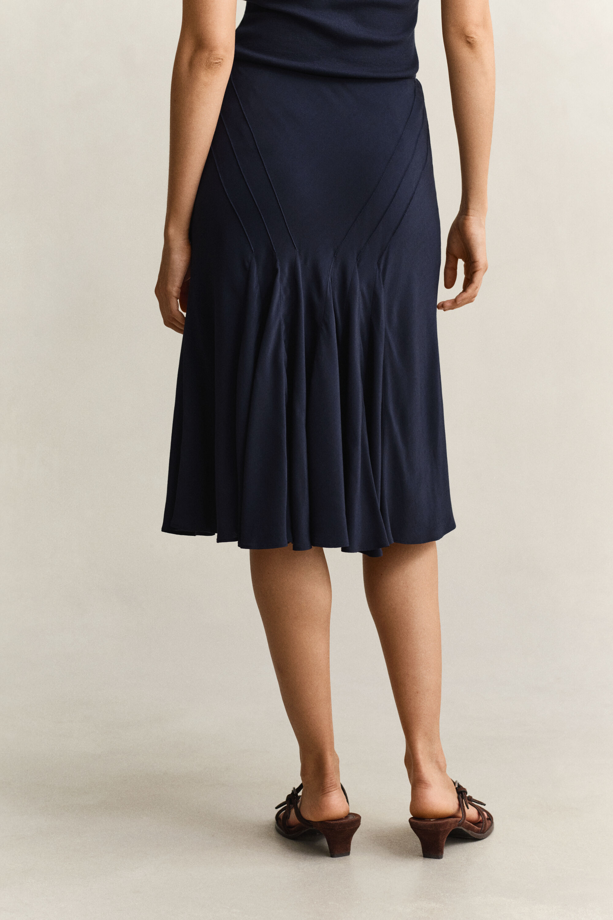 Falda al bies con vuelo