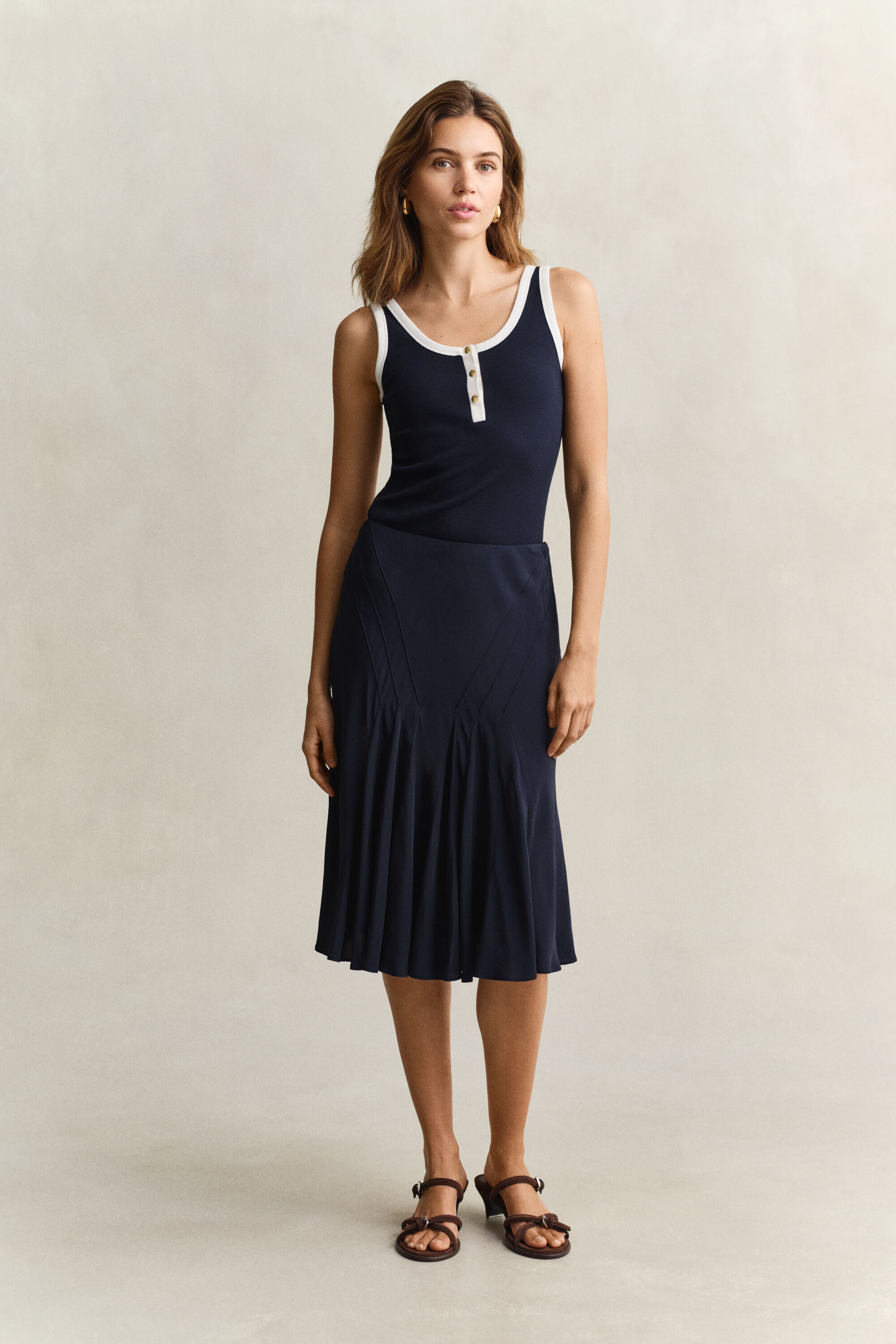 Falda al bies con vuelo