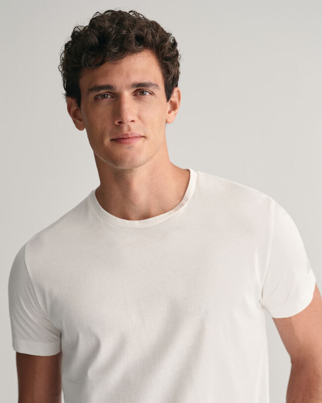 Caja de regalo con camiseta y pantalones de pijama a rayas