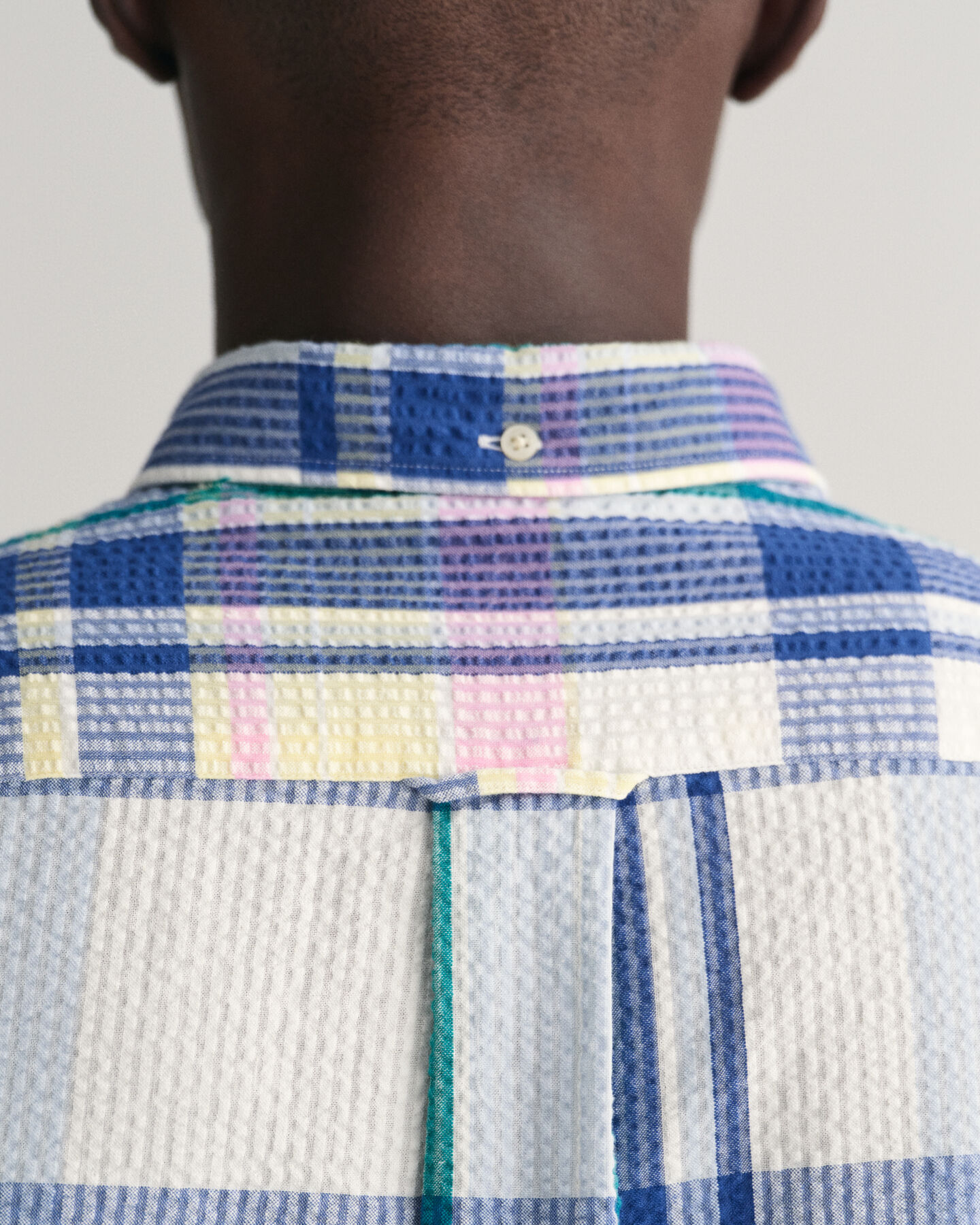 Camisa Regular Fit de madr&aacute;s y sirsaca