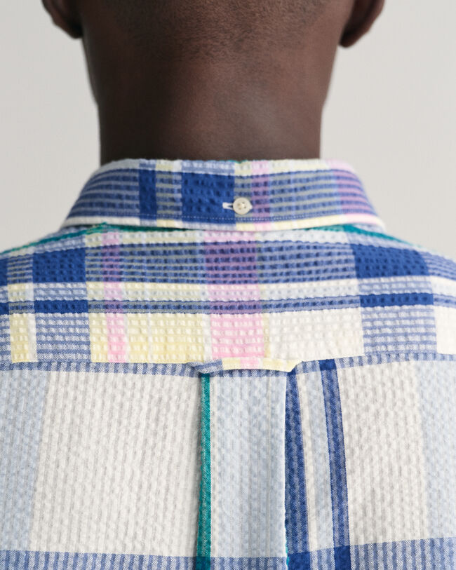 Camisa Regular Fit de madr&aacute;s y sirsaca