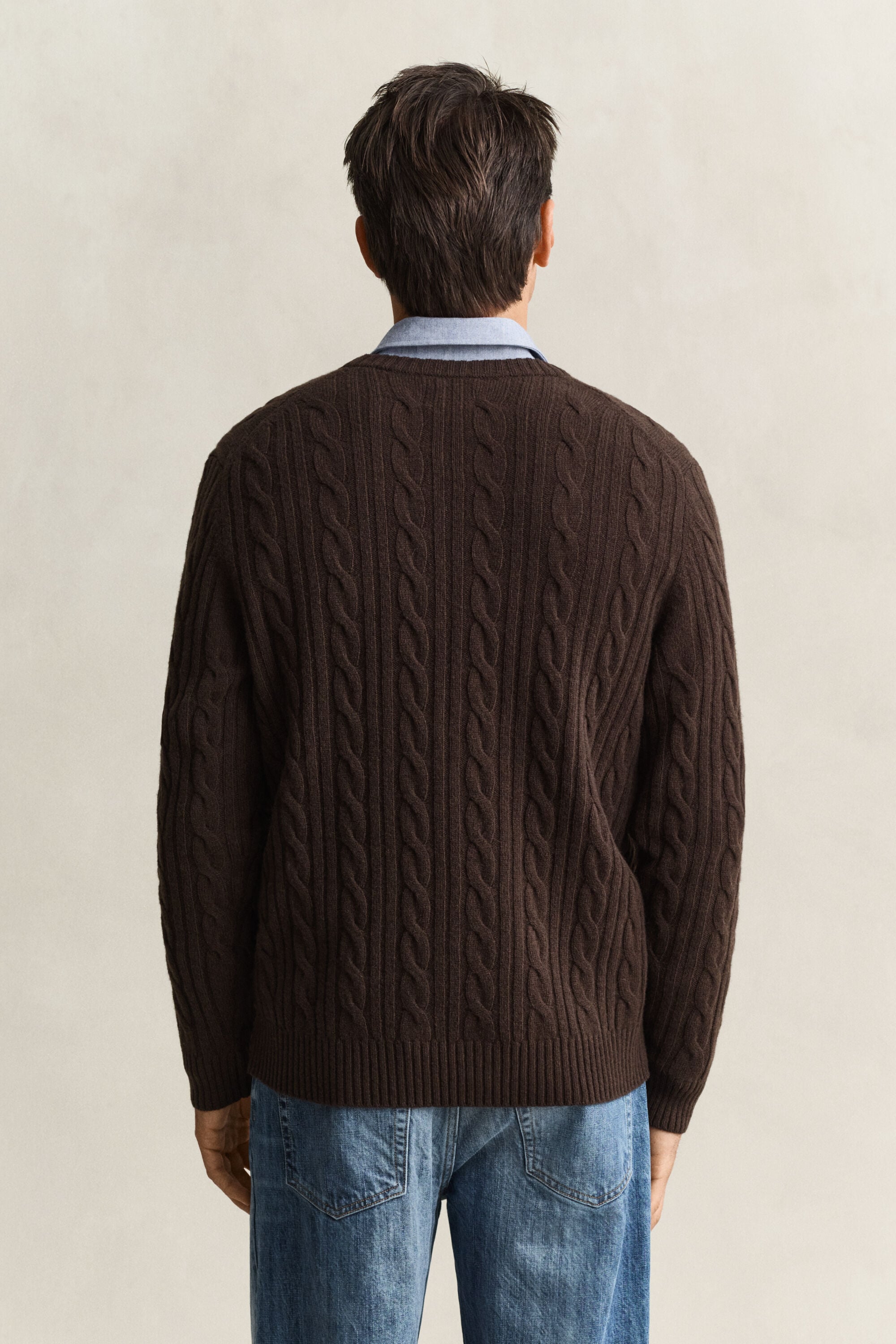 Jersey de cuello redondo y punto de ochos en lana de oveja