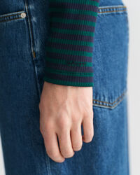 Camiseta acanalada de rayas con cuello de cisne y manga larga